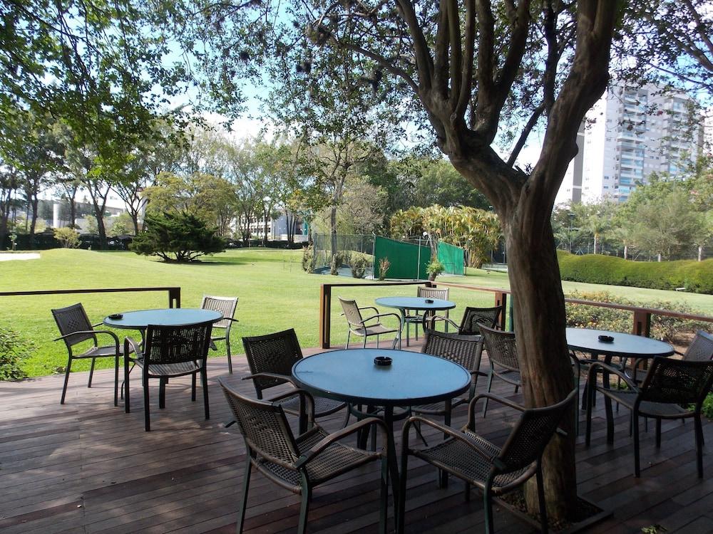 Hotel Transamerica São Paulo Exteriér fotografie The deck at the clubhouse